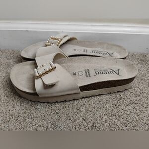 Women's Size 39/8 Us Cream Sandals with Pearl Detail